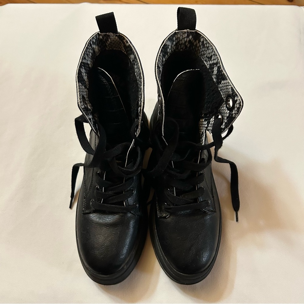 Size 8 US Brooks Black Combat Boots with Patterned Lining